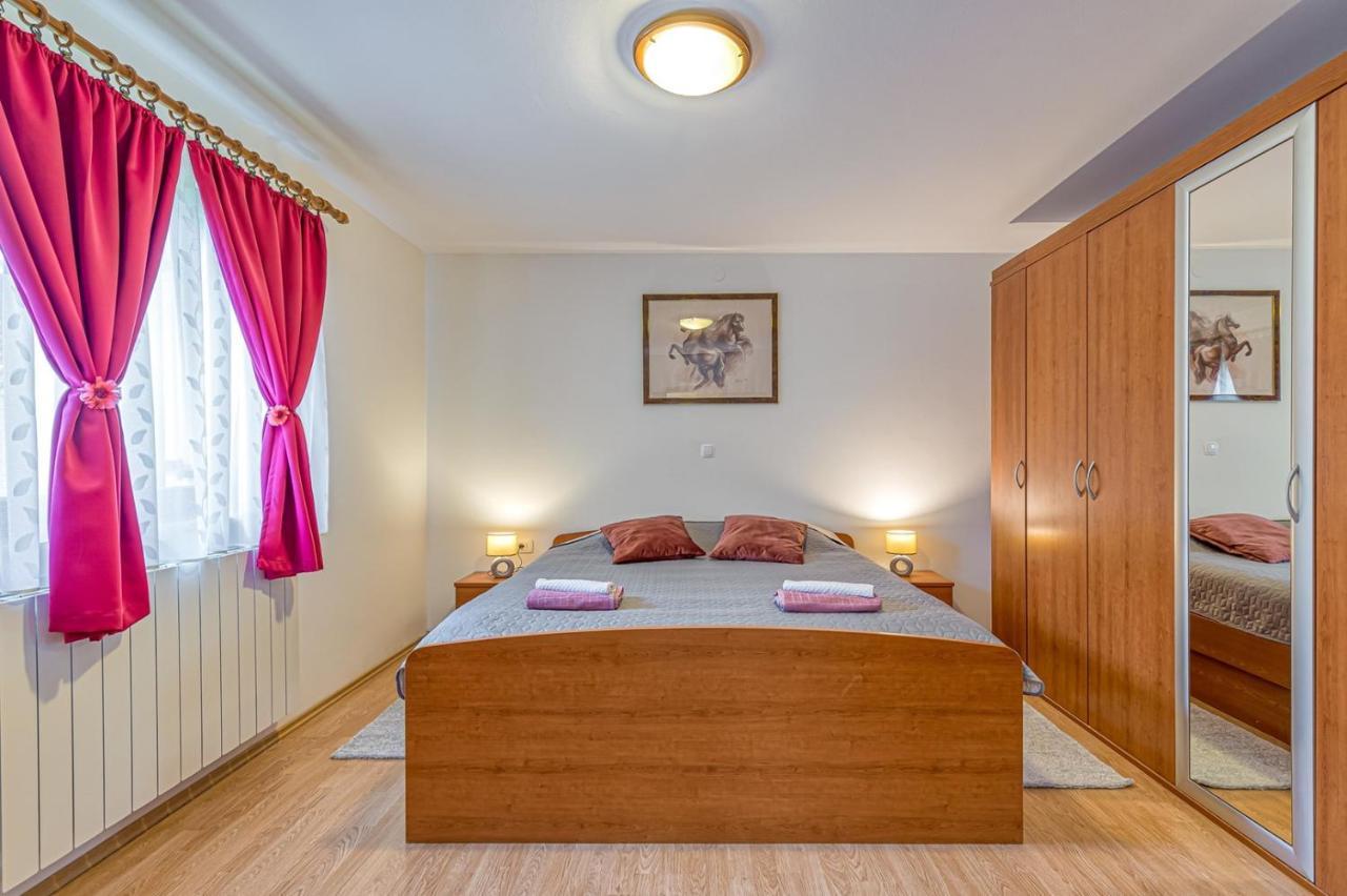 Apartment Flores Stari Pazin Exterior foto