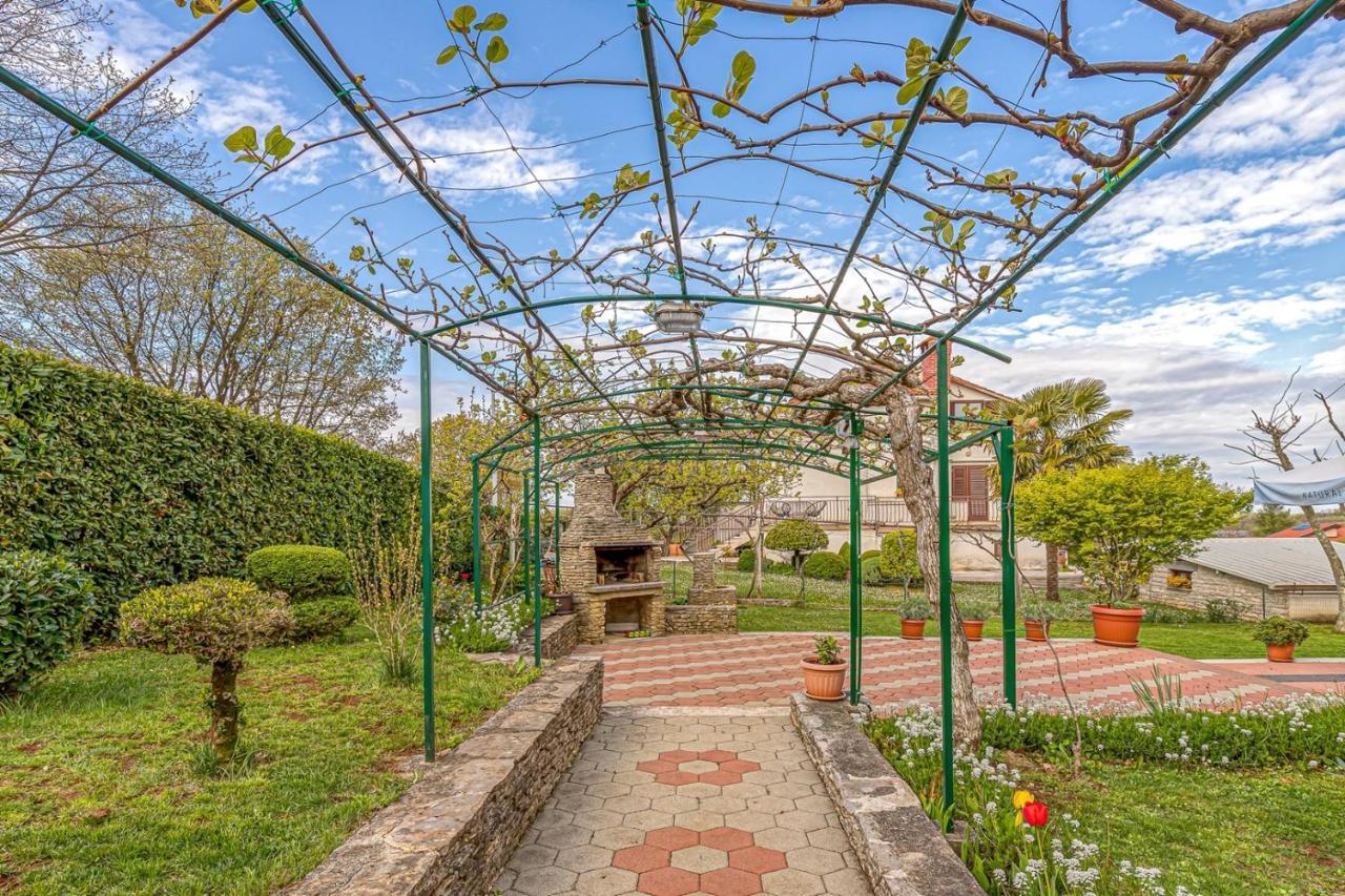 Apartment Flores Stari Pazin Exterior foto